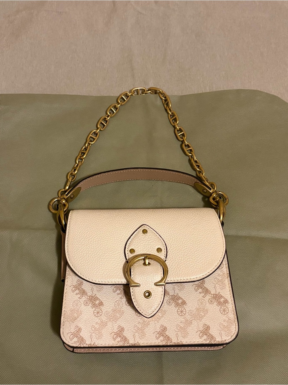 Coach Bag Cream Leather and Canvas Shoulder Bag with Gold Chain - Picture 2 of 5
